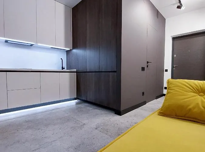 Малоголосівська 12, Deluxe