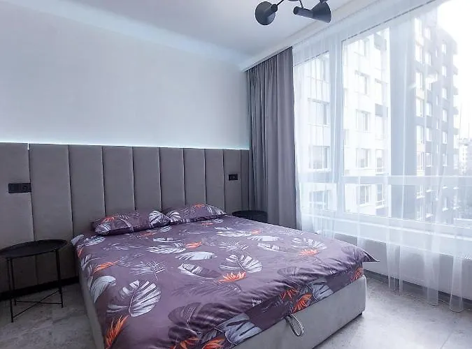 Малоголосівська 12, Deluxe