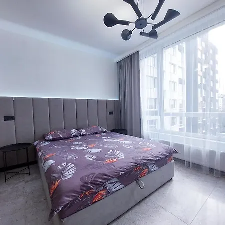 Малоголосівська 12, Deluxe