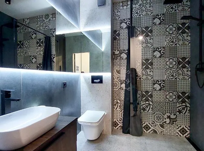 Малоголосівська 12, Deluxe